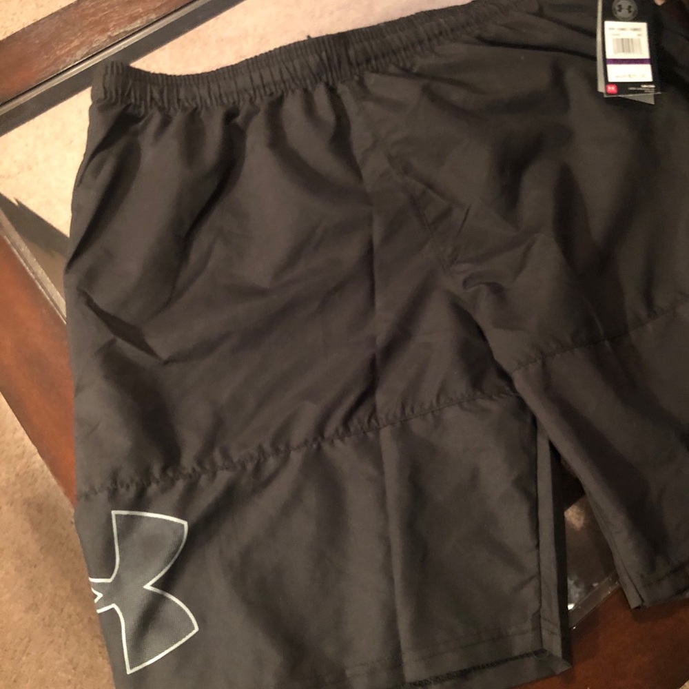 New with tags Men Under Armour Heatgear shorts